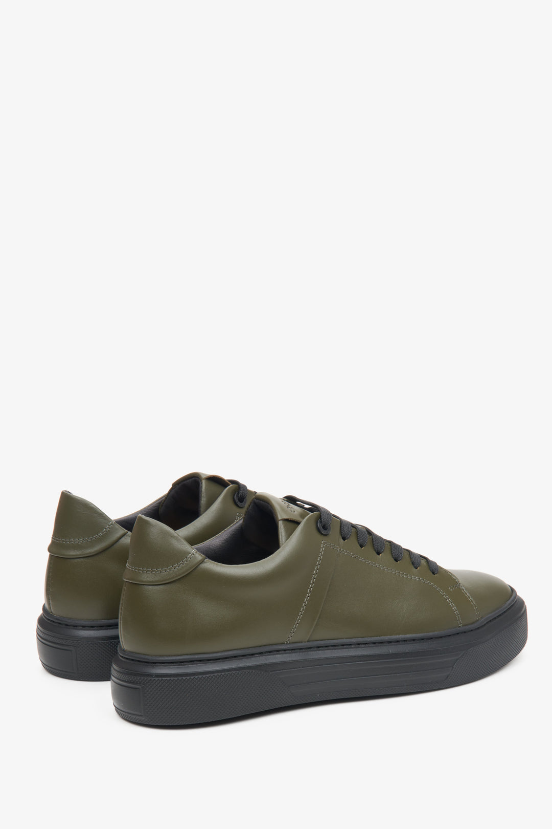 Khaki Estro men's sneakers - close-up of the side seam and hee.