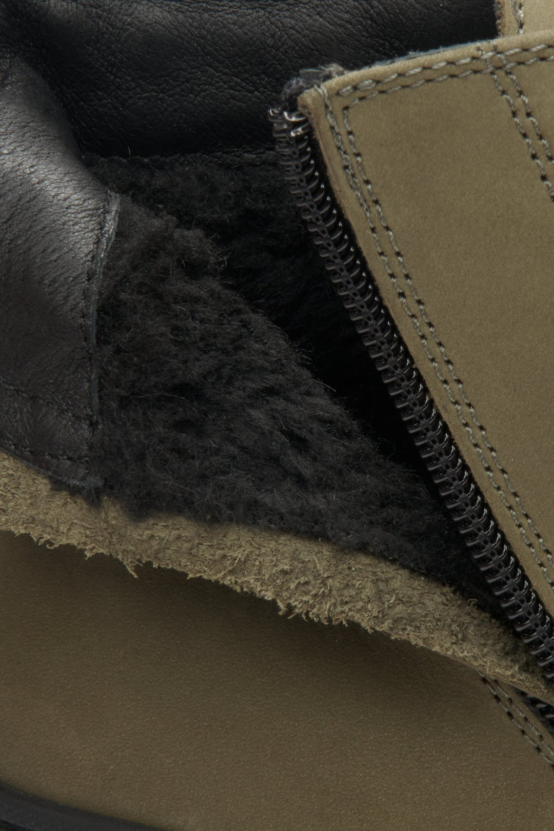 High-top men's sneakers in green - close-up on the shoe's padding.