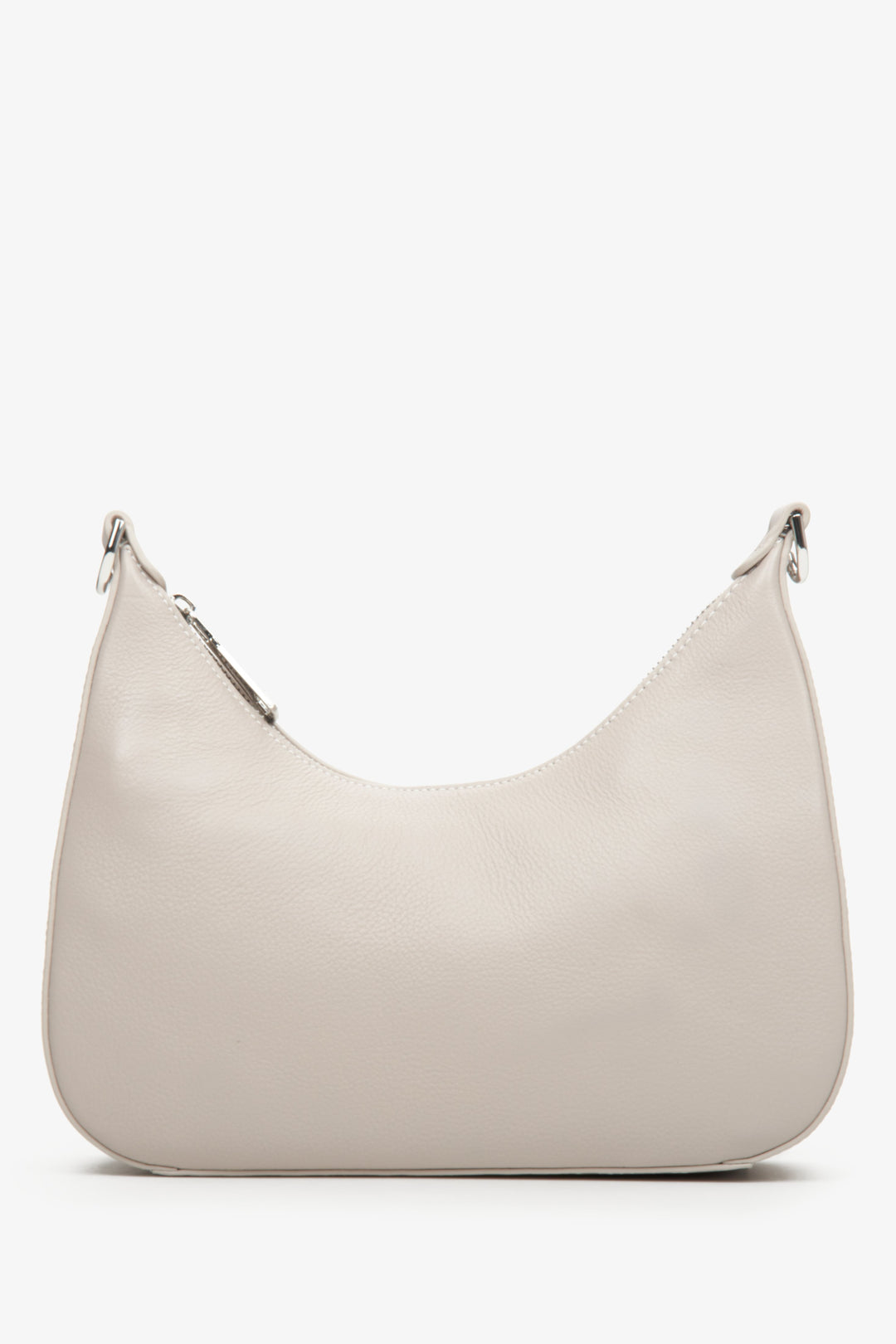 Women's light beige baguette bag by Estro - perfect for fall.