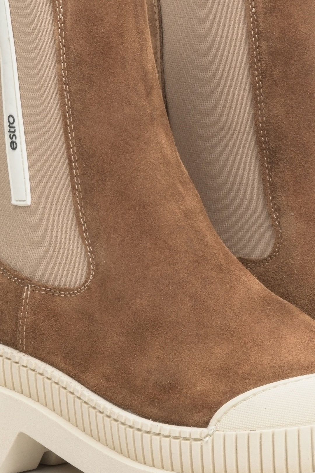 Women's brown-beige Estro Chelsea boots - close-up on the elastic uppers.