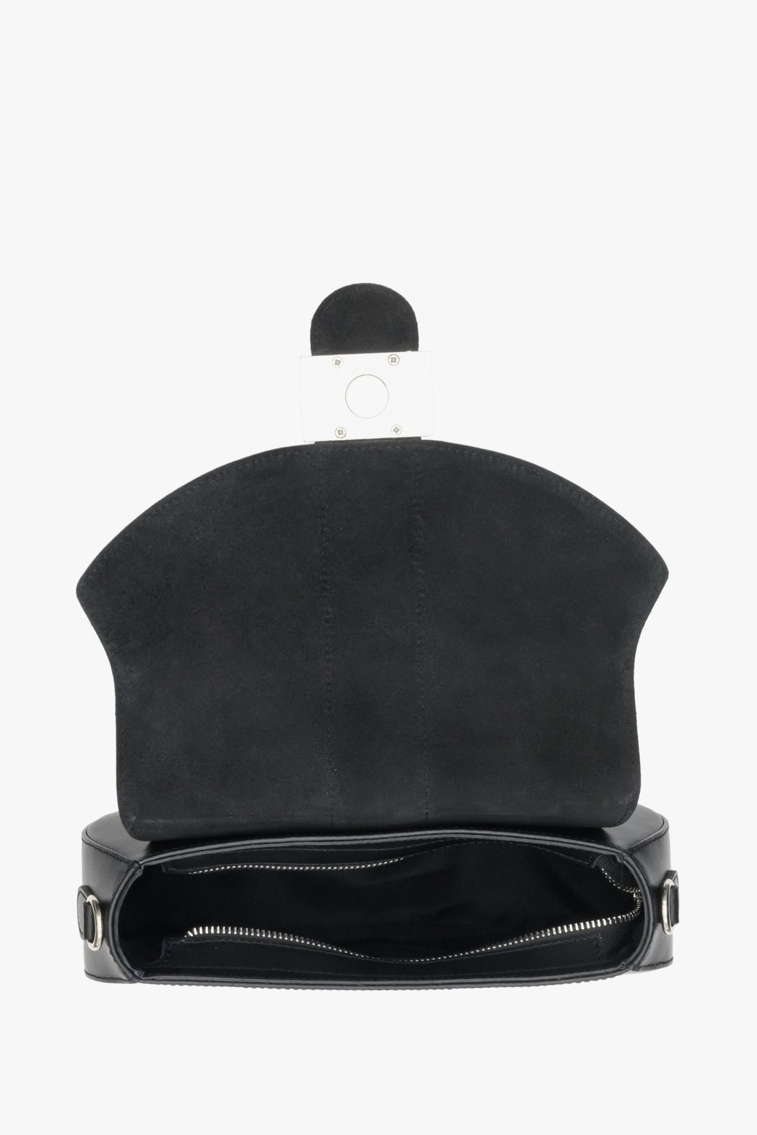 Medium-sized women's black leather handbag by Estro - interior view of the model.