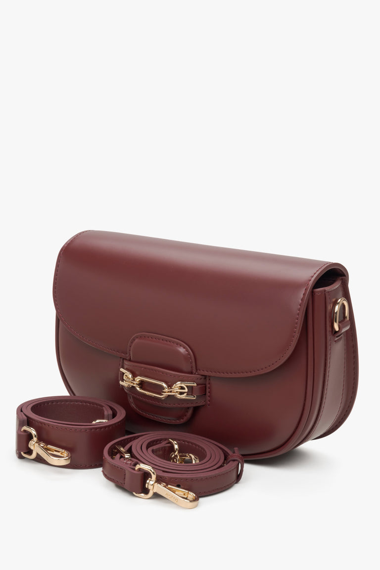 Estro women's burgundy bag with adjustable strap.