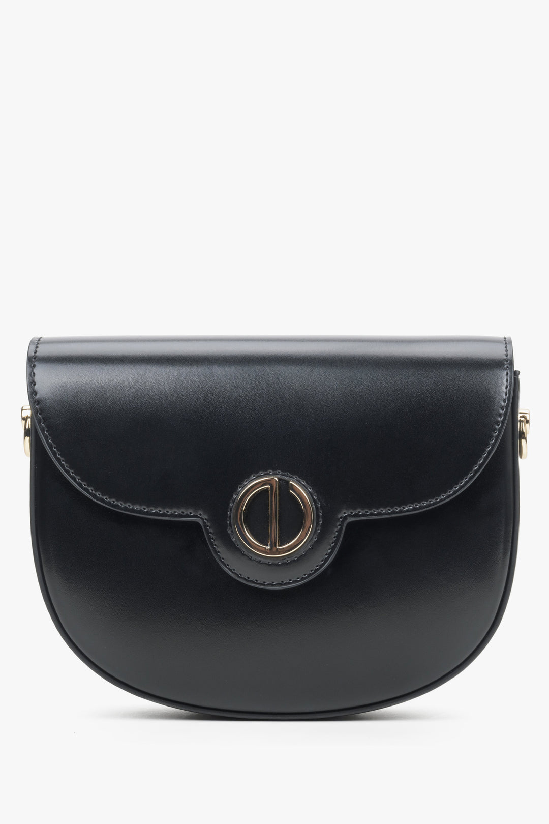 Women's black shoulder bag - presentation of model.