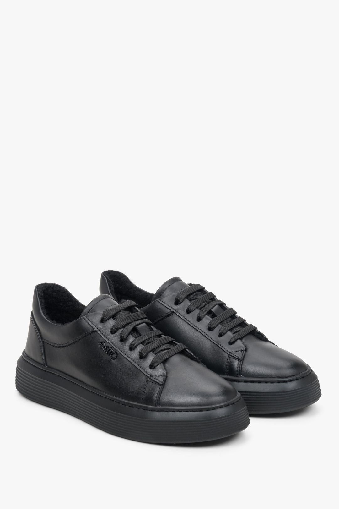 Women's black leather low-top sneakers Estro.