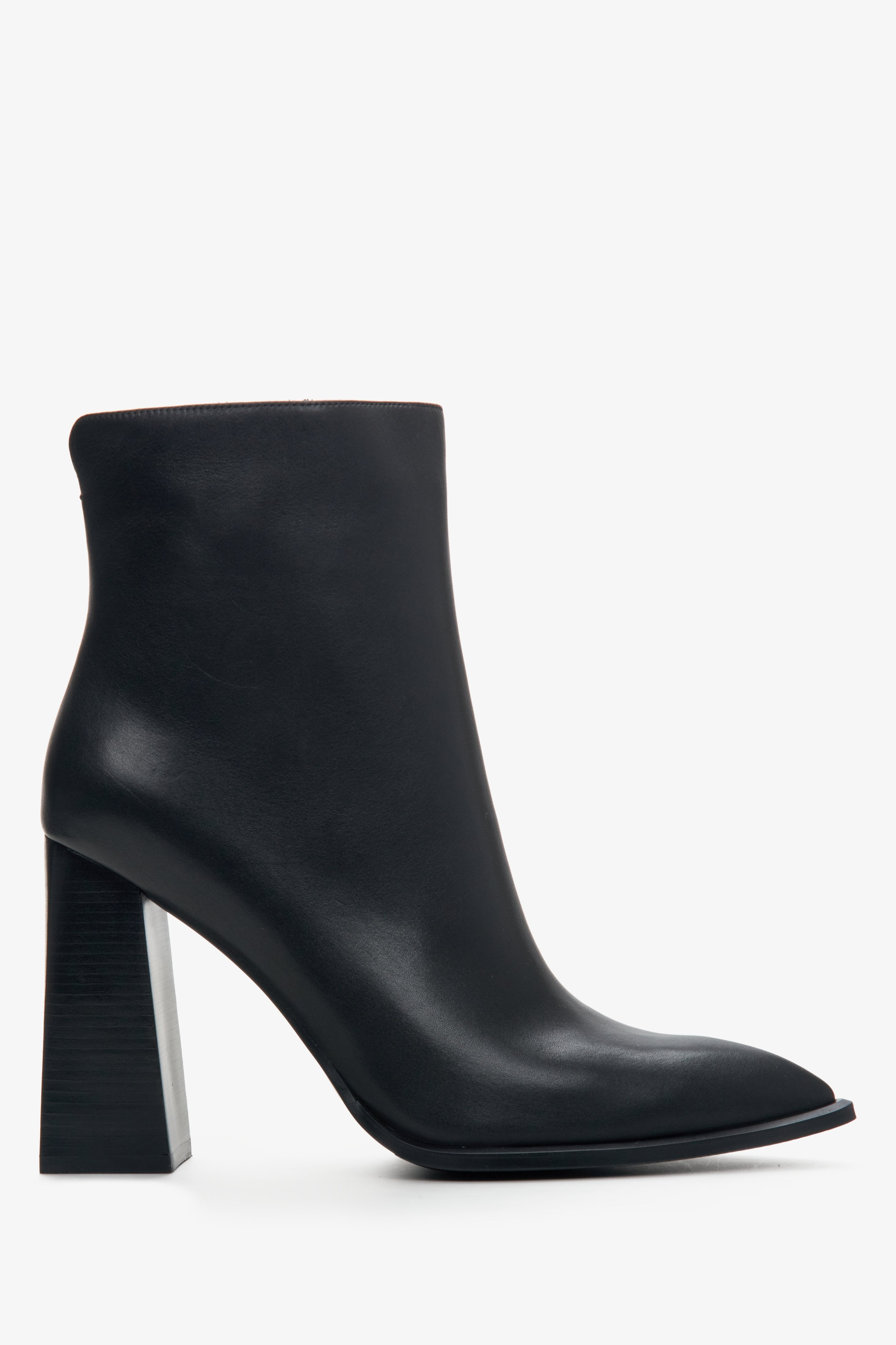 Women's Black Leather Ankle Boots with a Block Heel Estro ER00114231