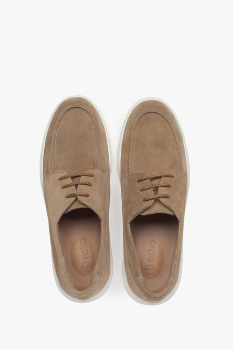 Classic men's derby shoes made of beige velour.