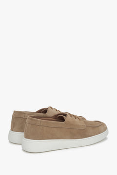 Men's beige derby shoes made of natural velour.