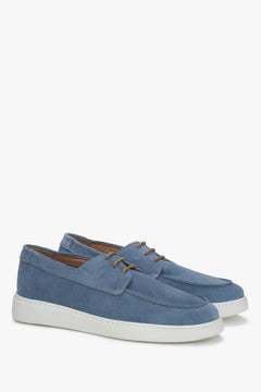 Blue men's derby shoes made of natural velour by Estro.