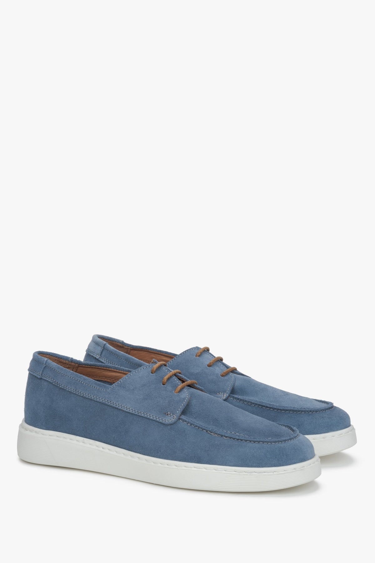 Blue men's derby shoes made of natural velour by Estro.