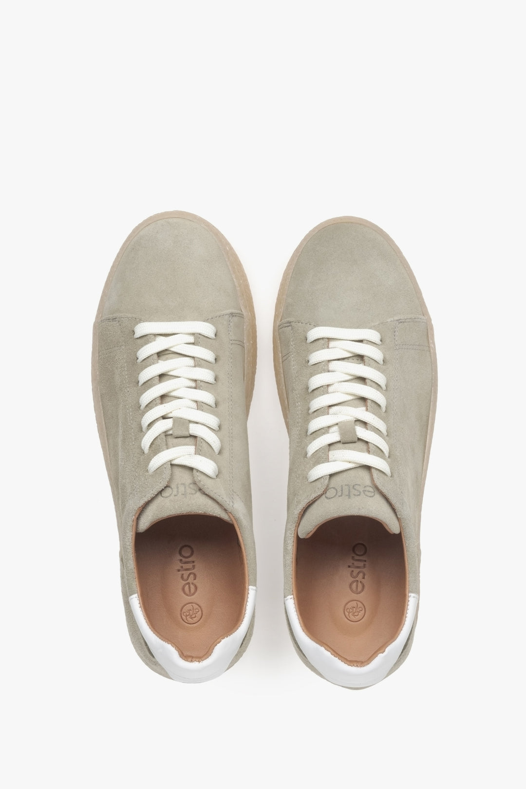 Men's sneakers made of light green velour by Estro.