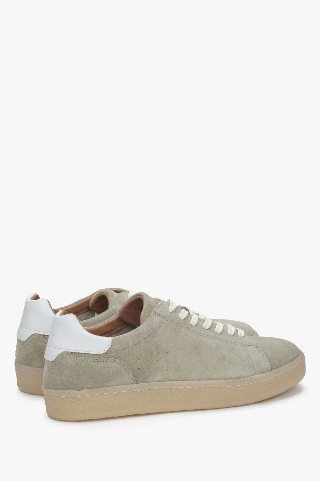 Stylish men's sneakers in light green made of natural velour by Estro.