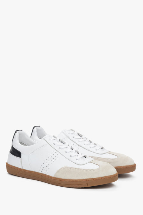 White men’s sneakers made of genuine leather and velour by Estro.