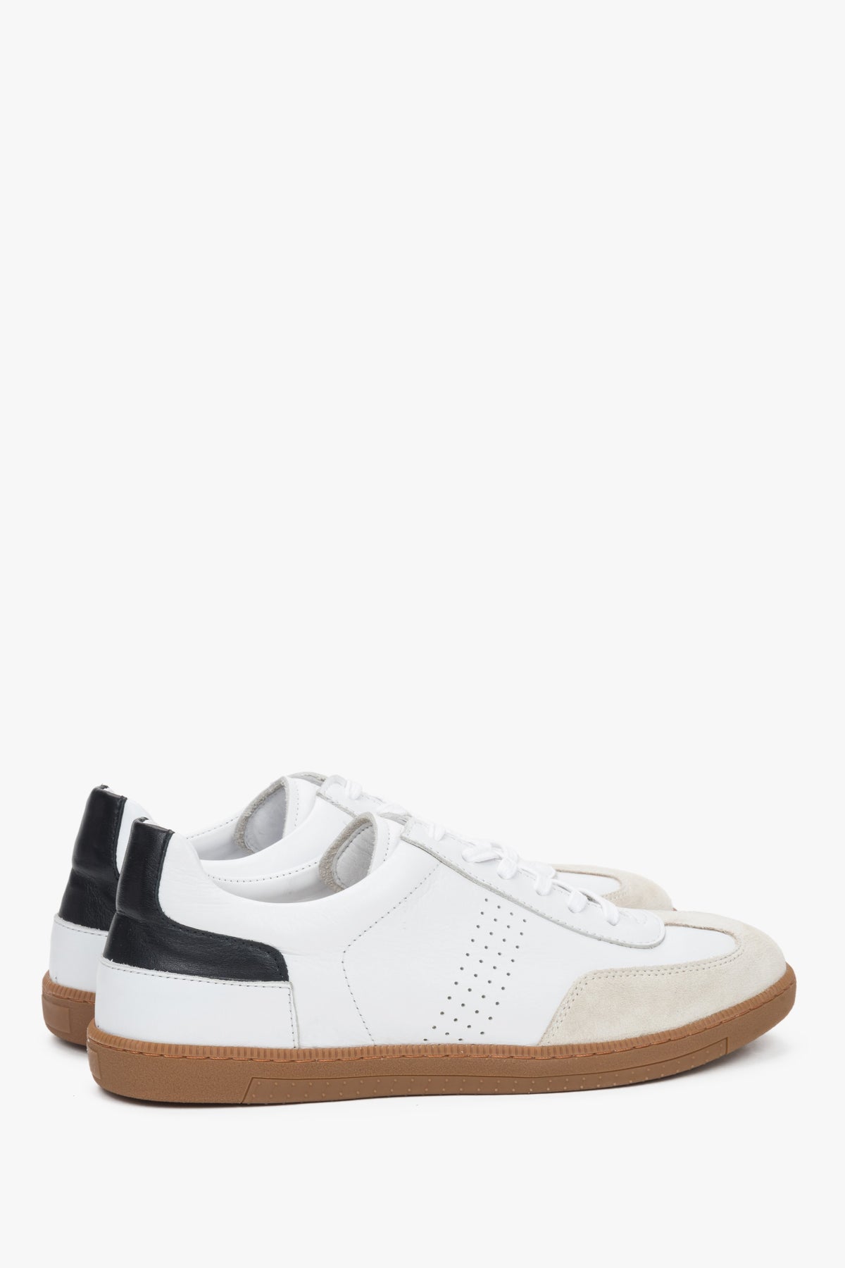 Men’s Estro white sneakers made of leather and velour.