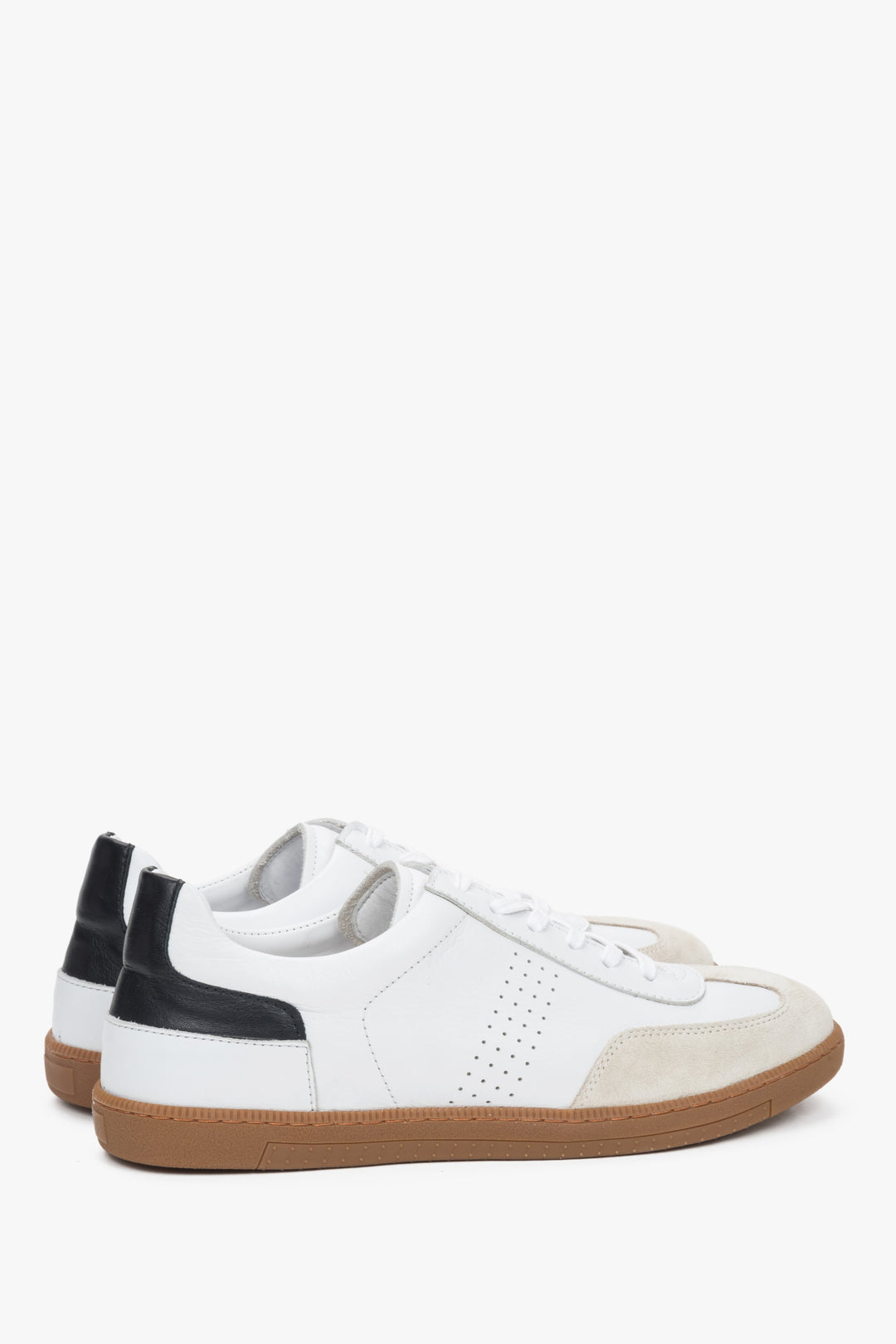 Men’s Estro white sneakers made of leather and velour.