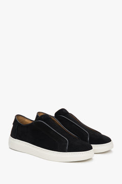 Stylish black men's sneakers Estro made of natural Italian velour, set on a springy sole.