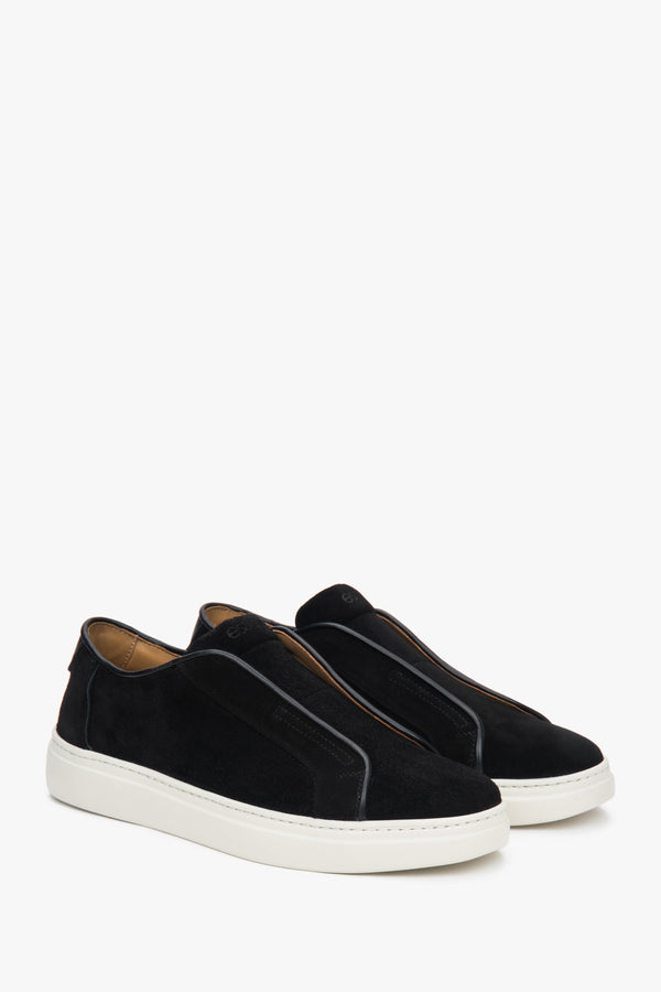 Stylish black men's sneakers Estro made of natural Italian velour, set on a springy sole.