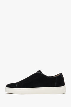 Comfortable black men's sneakers Estro, made of natural Italian velour, providing cushioning with a springy sole.