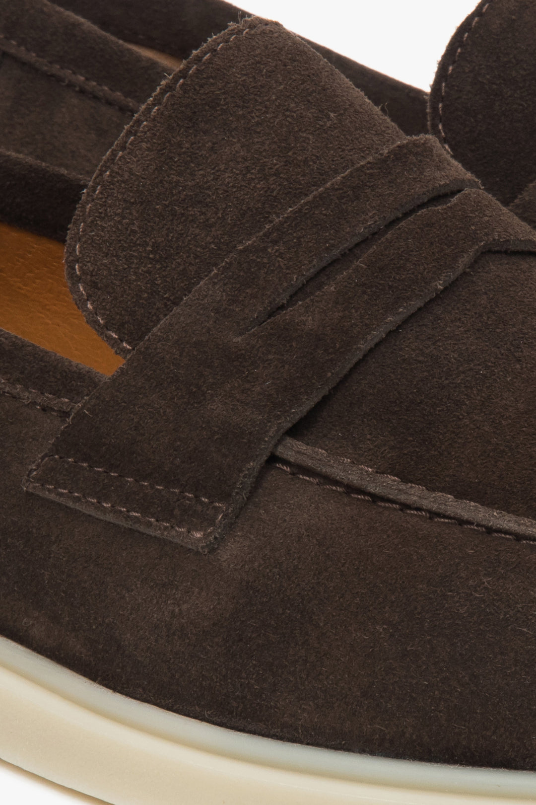 Estro men's loafers in a deep brown shade – close-up of the details.