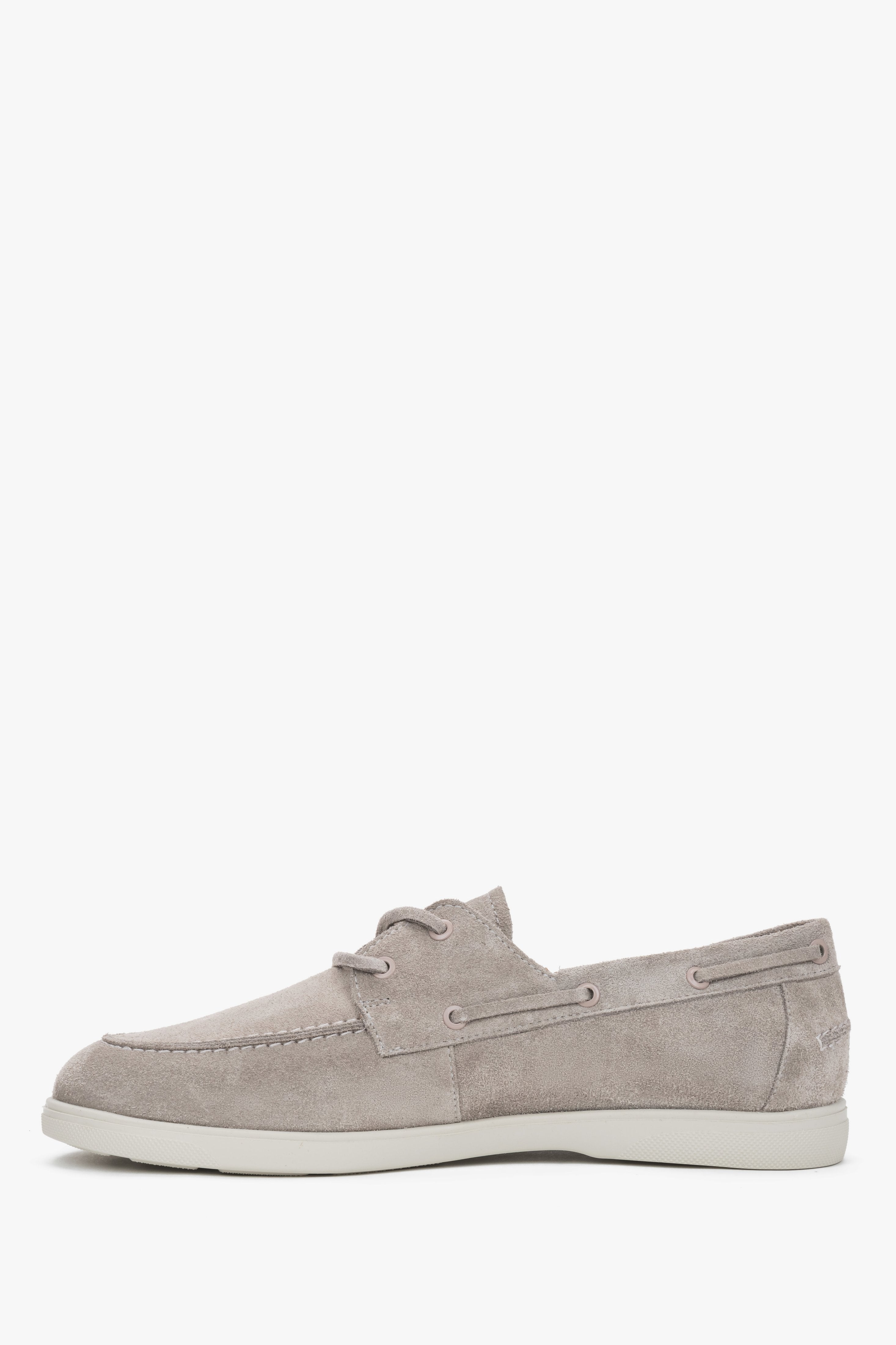 Men’s beige boat-style loafers made of premium Italian natural velour Estro.
