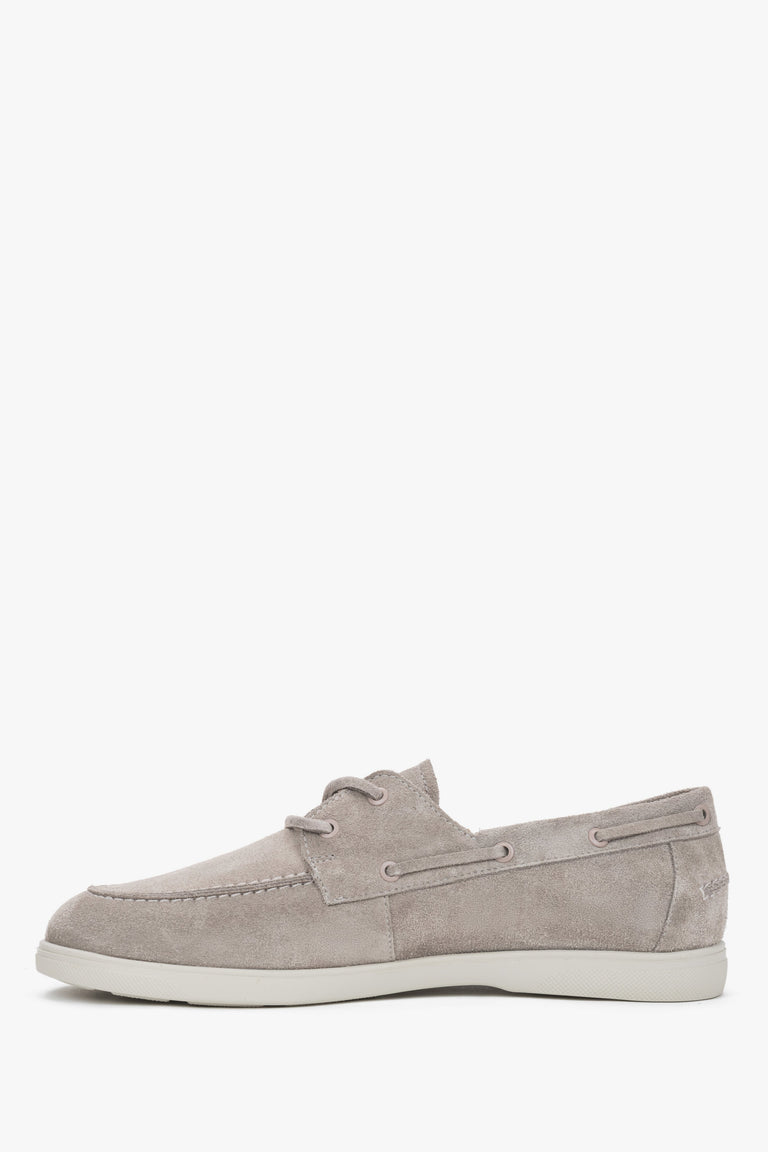Men’s beige boat-style loafers made of premium Italian natural velour Estro.