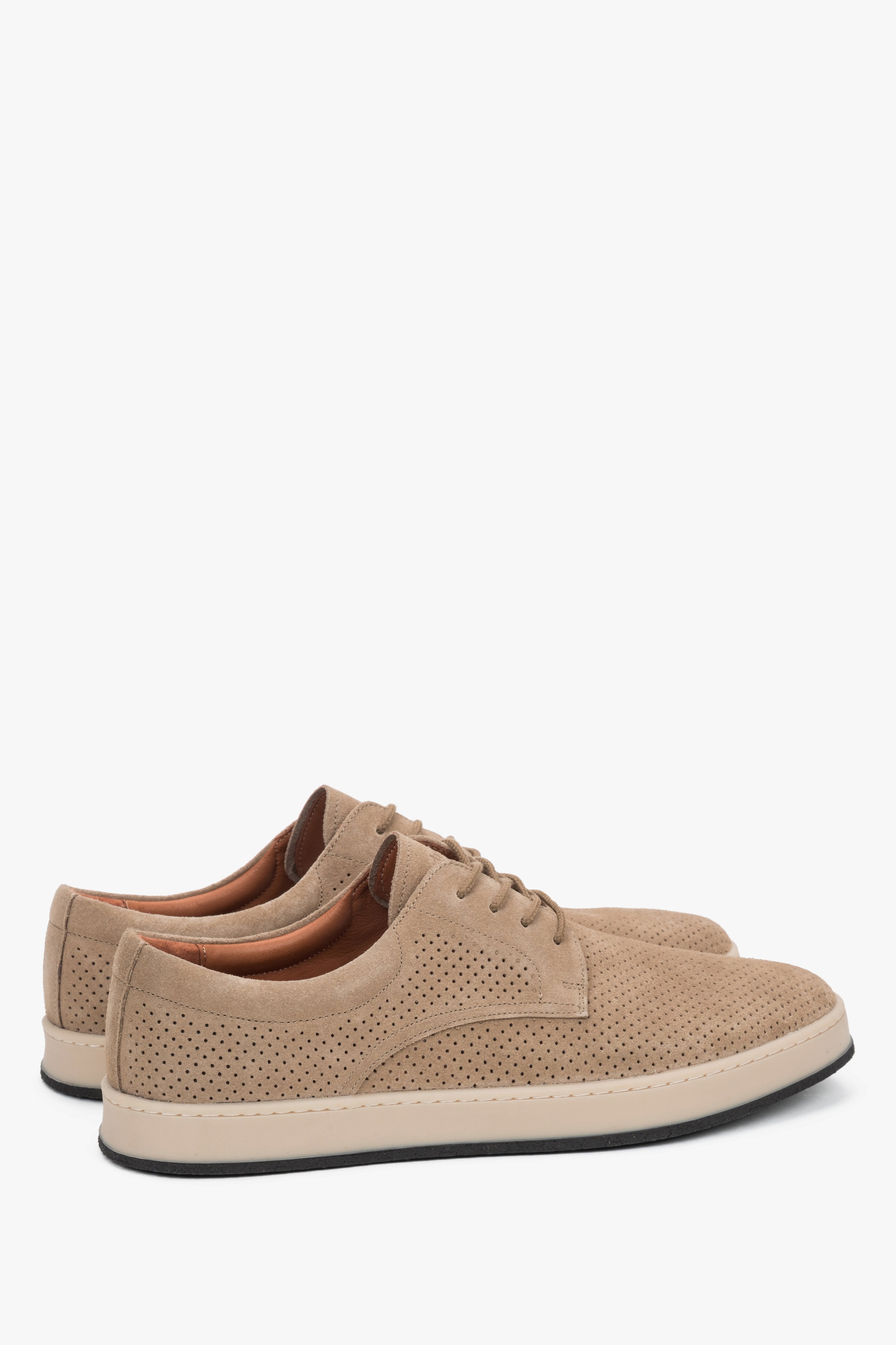 Estro men's summer shoes featuring ventilation holes and a leather interior.