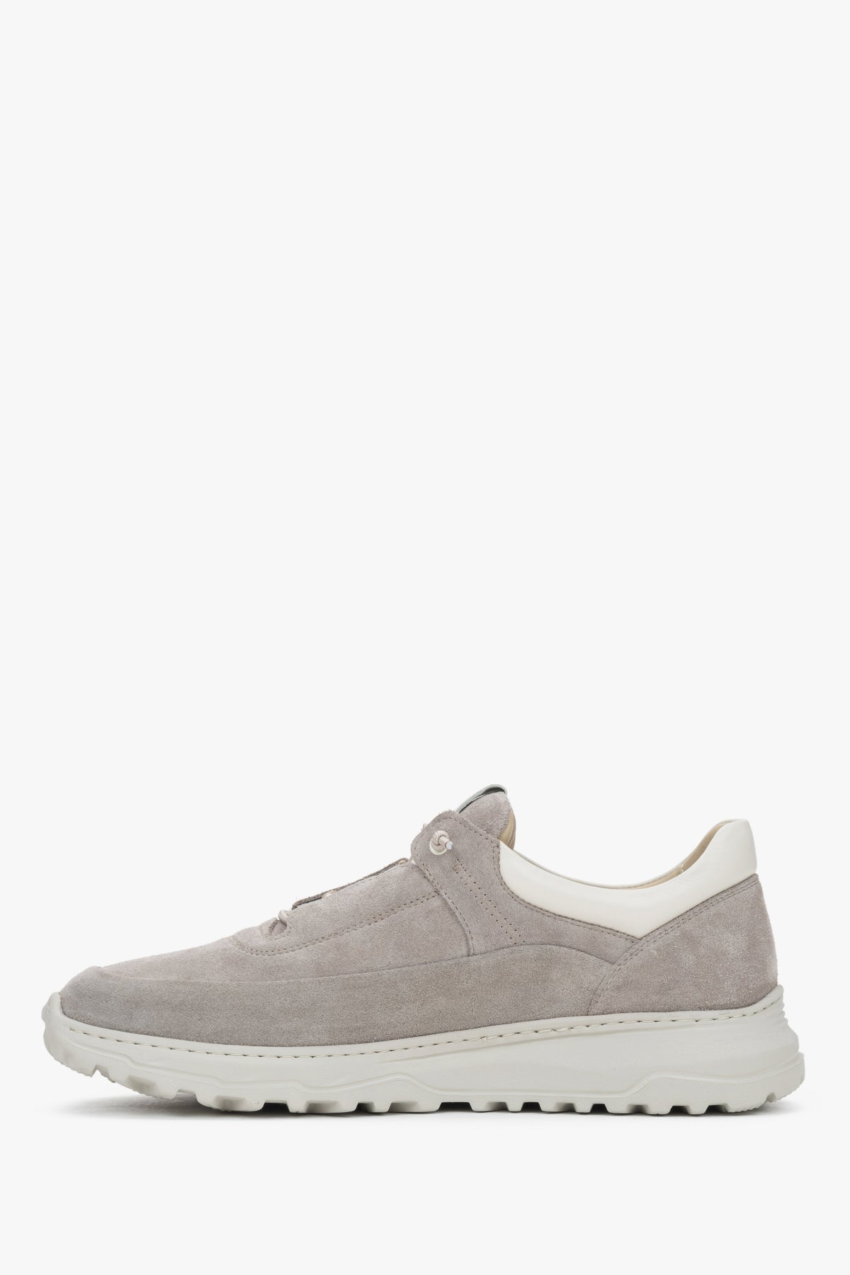 Lace-up men’s sneakers in beige velour with natural leather lining.