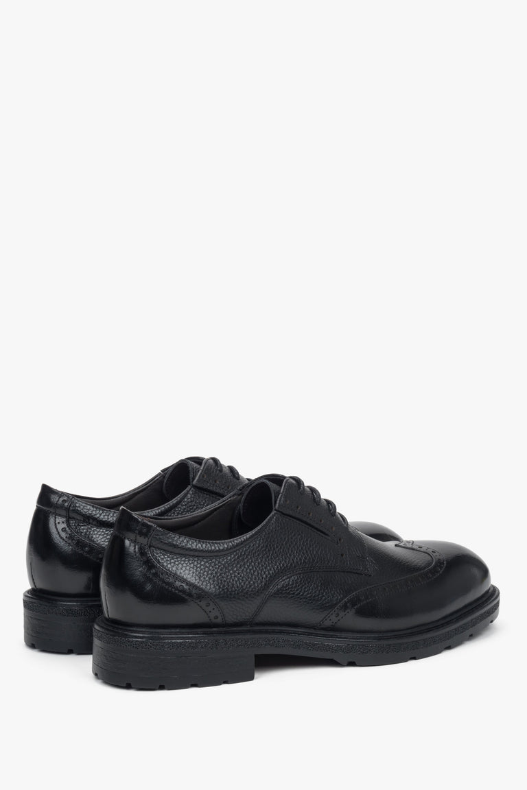 Comfortable interior with genuine leather lining and insole for everyday wear.