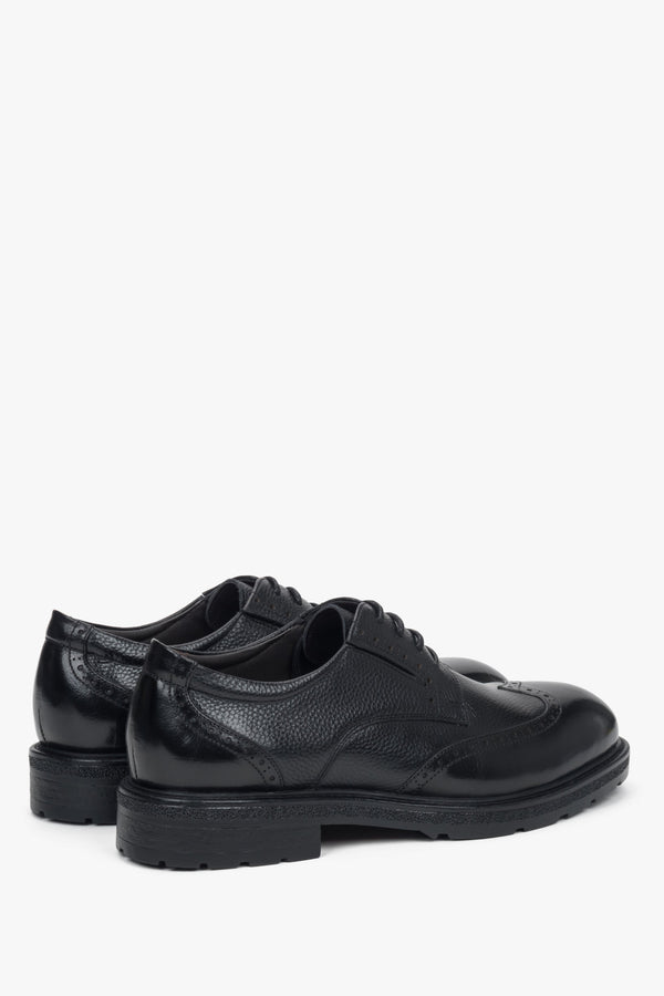 Comfortable interior with genuine leather lining and insole for everyday wear.