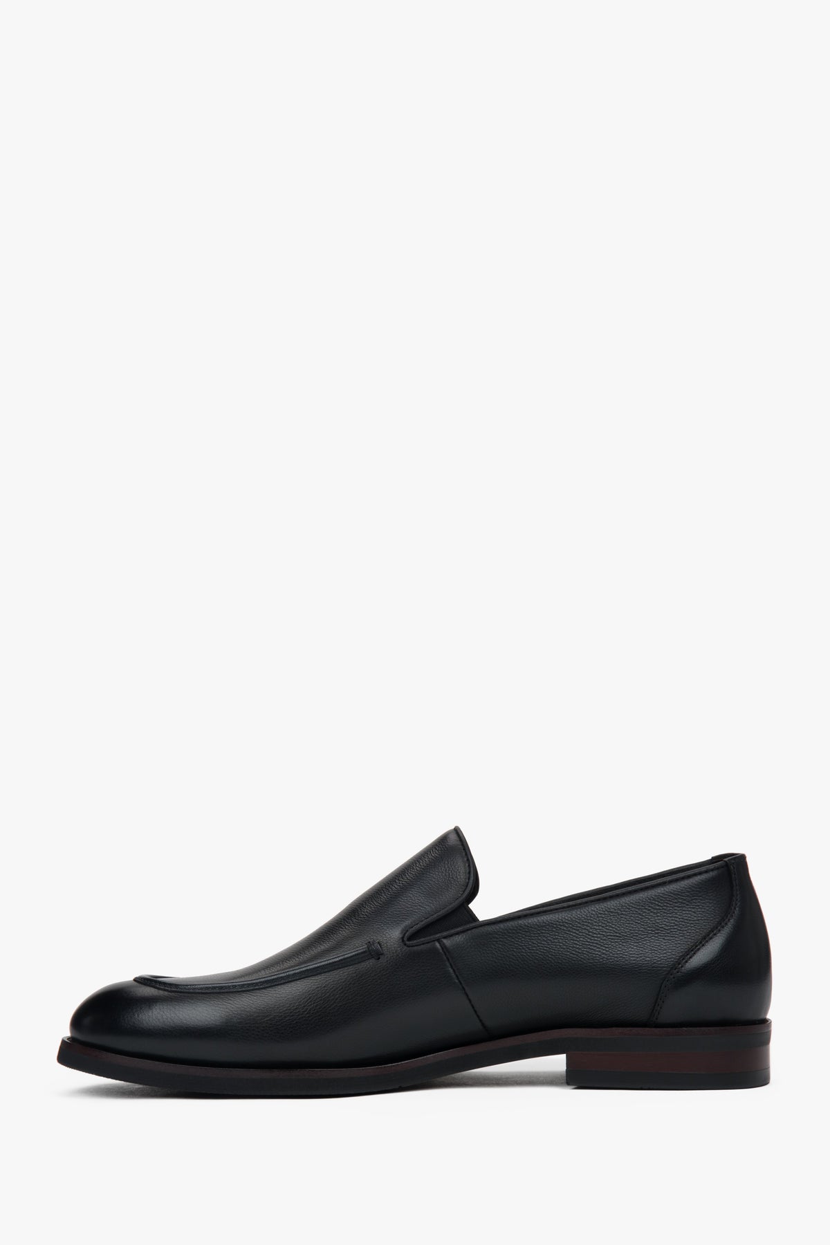 Refined design and everyday comfort — men's genuine leather loafers with raised stitching and a brown-tinted sole for a sophisticated finish.
