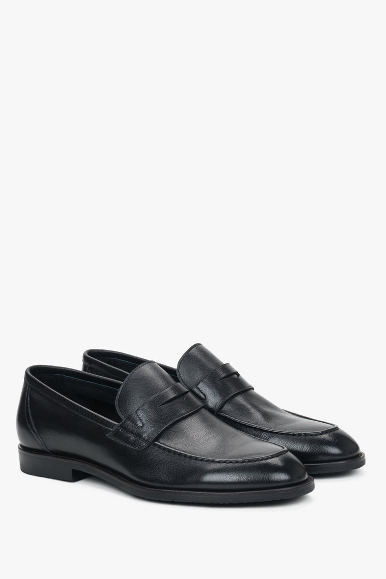 Black classic men’s loafers in genuine leather.