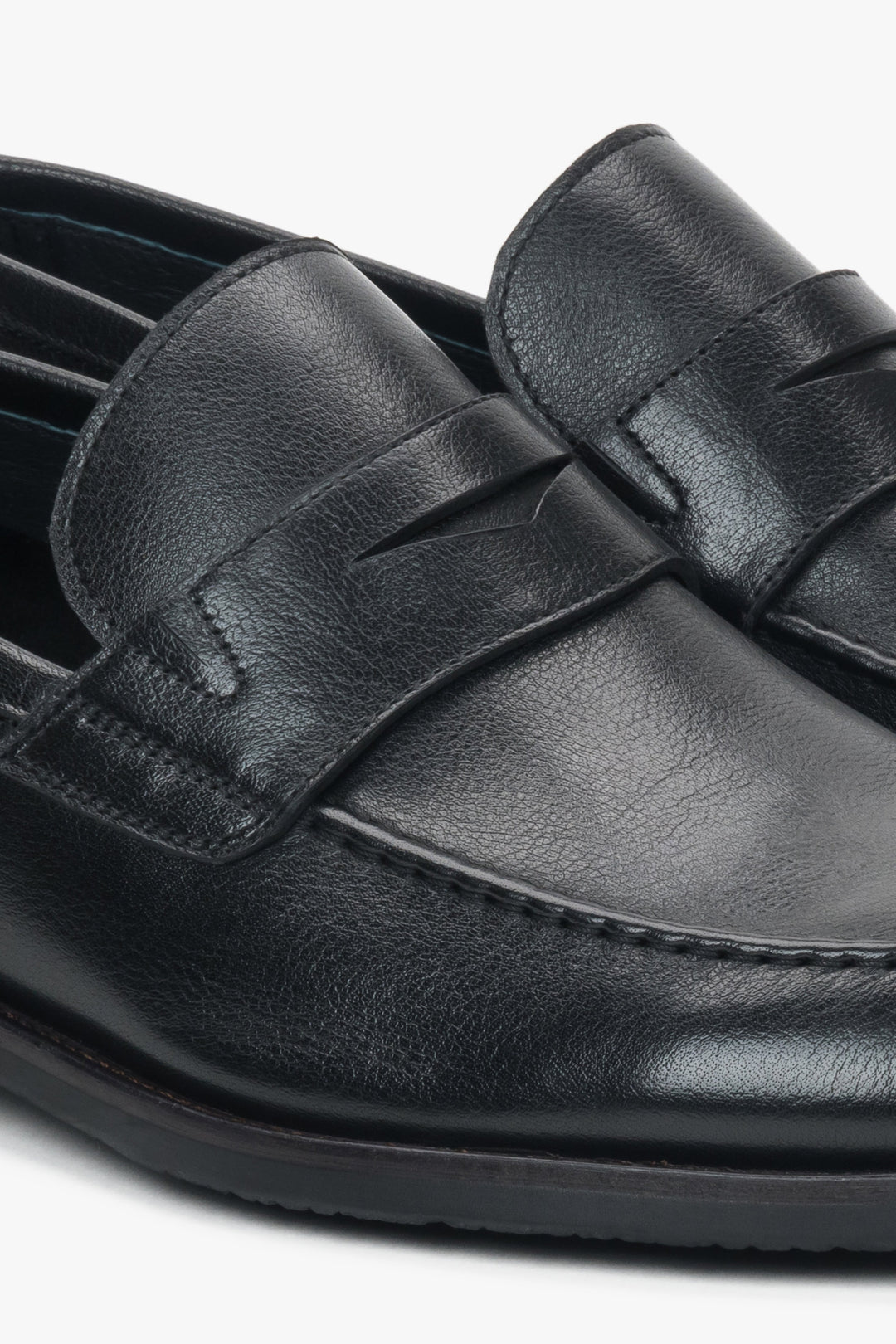 Black classic men’s loafers Estro – detail close-up.