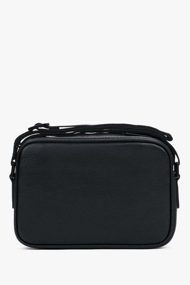Men’s black crossbody pouch bag made of pebbled genuine leather Estro.