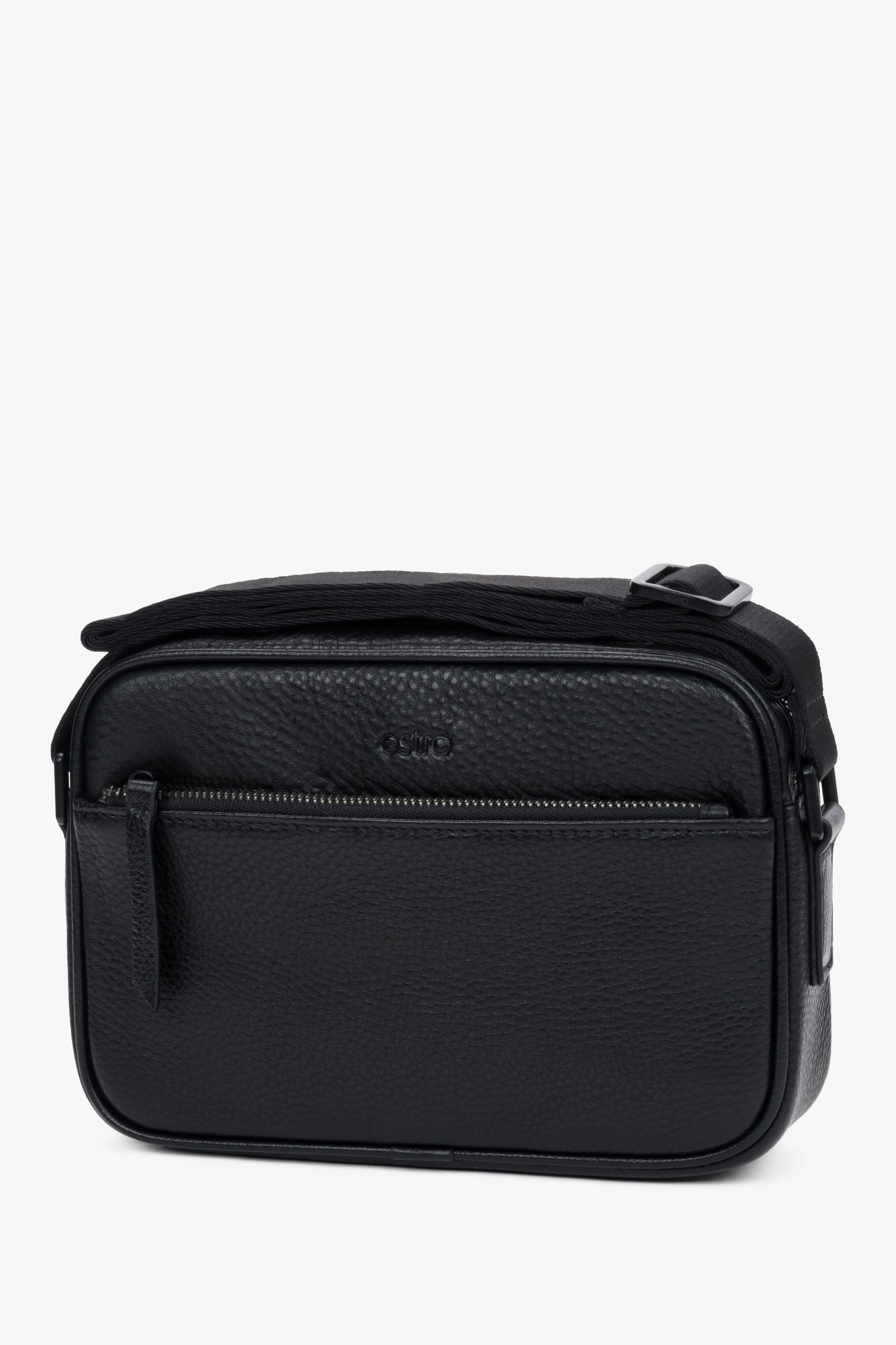 Elegant men’s crossbody pouch bag Estro made of black pebbled leather.