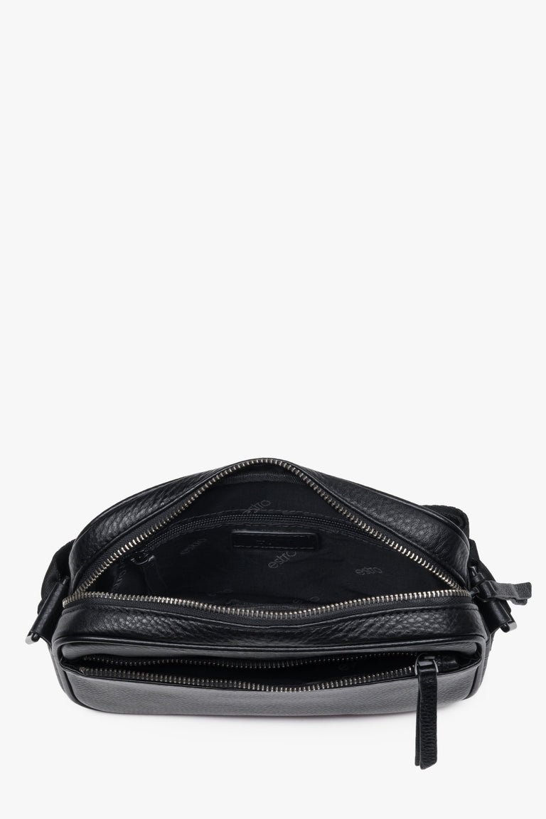 Men’s pouch bag Estro made of genuine pebbled leather in black.