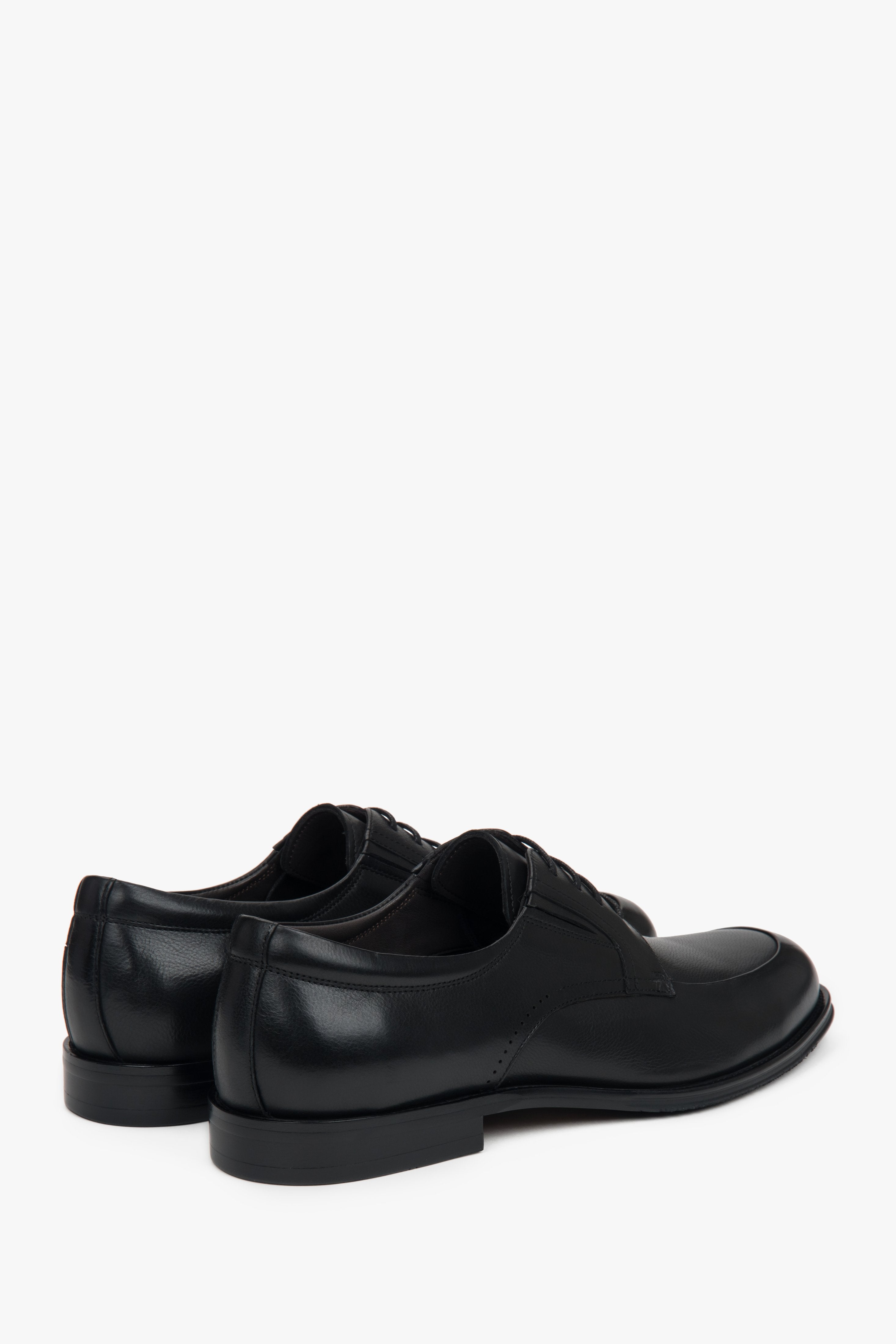 Made of genuine leather, black men's derby shoes, Estro.
