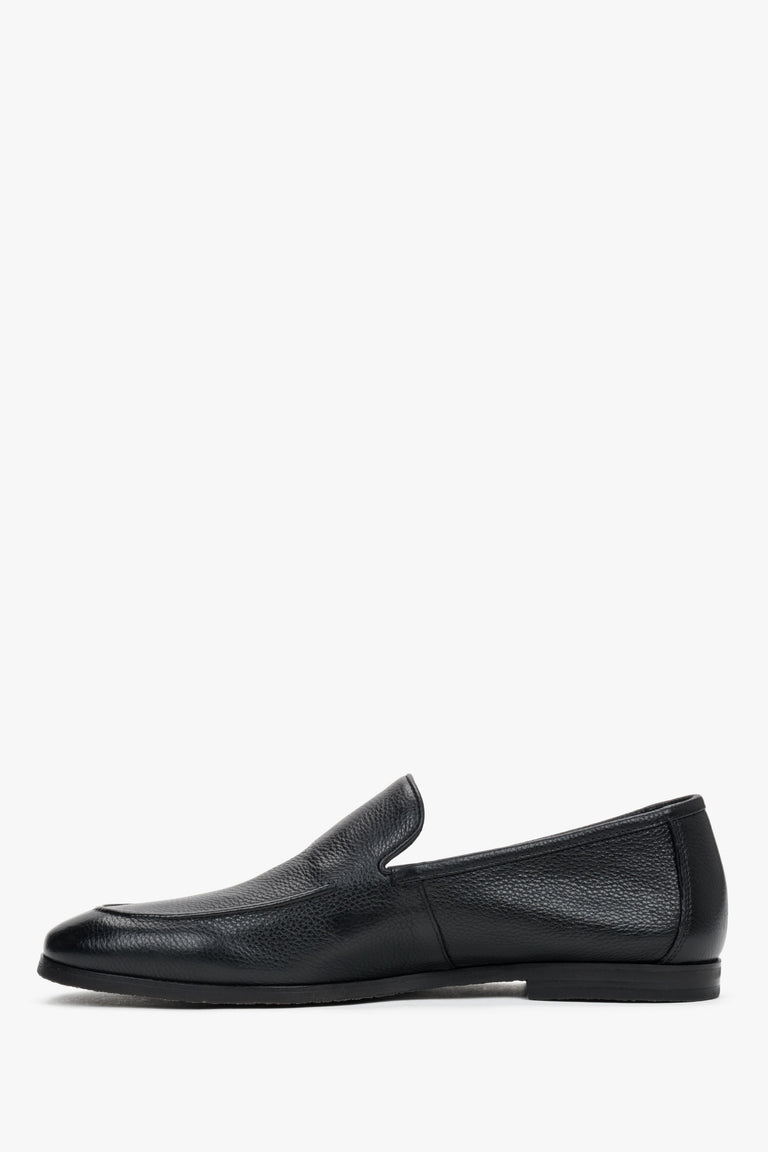 Elegant black leather slip-on dress shoes for men with decorative stitching.