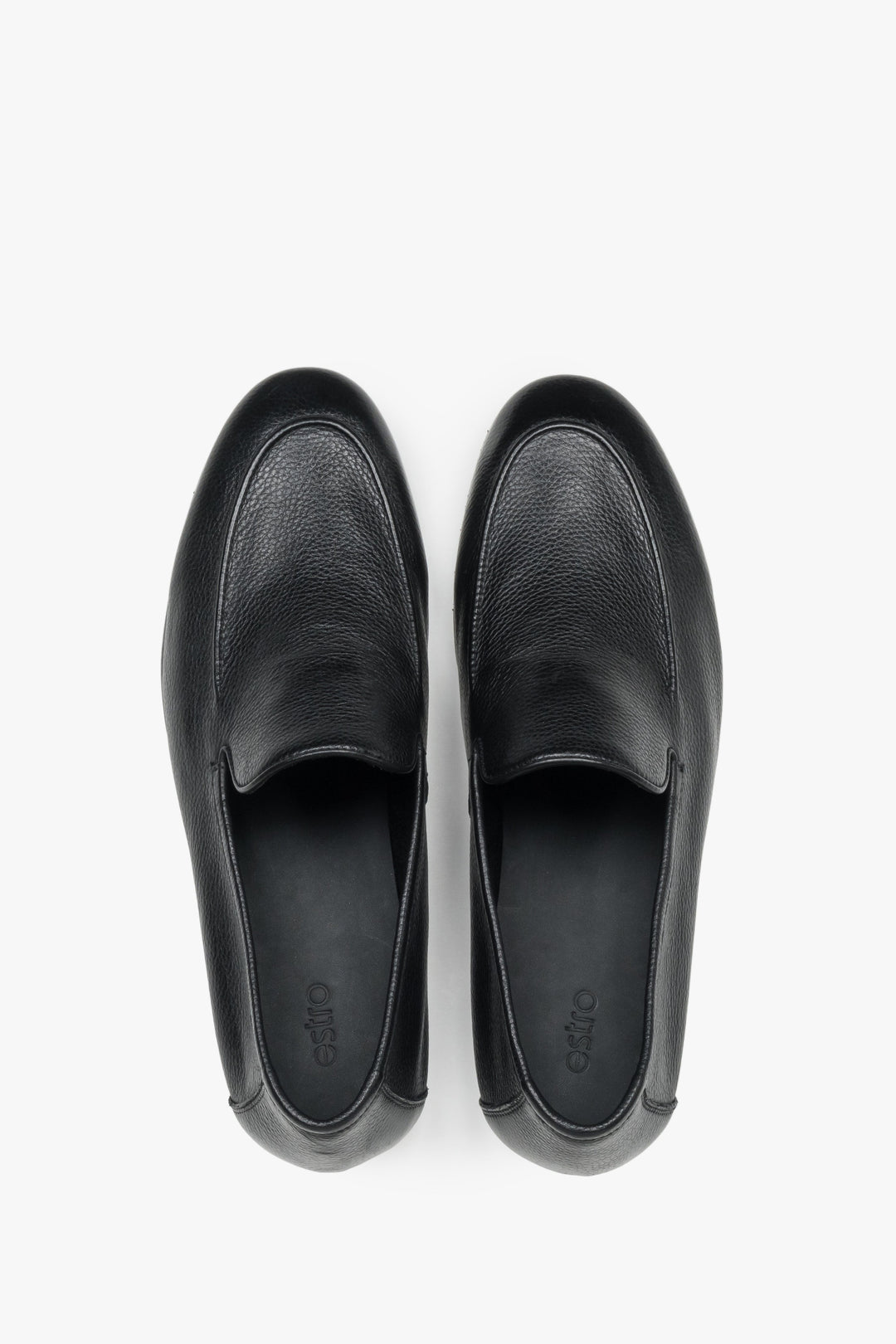 Formal men's loafers featuring a premium leather interior and rubber sole.