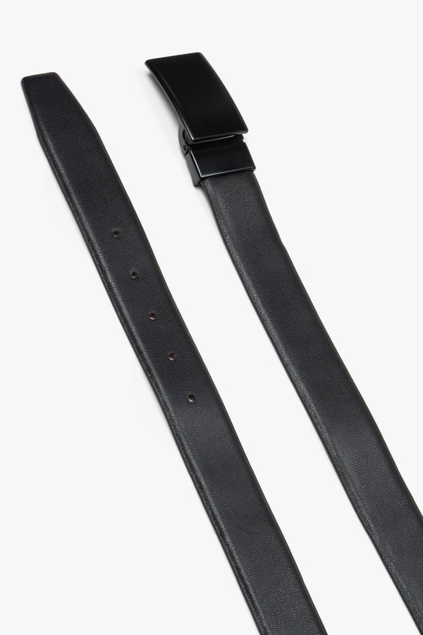 Elegant men's belt made of black genuine leather with a simple buckle.
