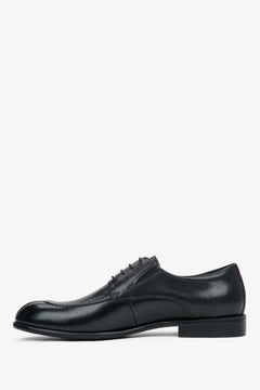 Elegant and durable, these men's derby shoes from Estro are crafted from 100% genuine leather for lasting comfort and refined style.