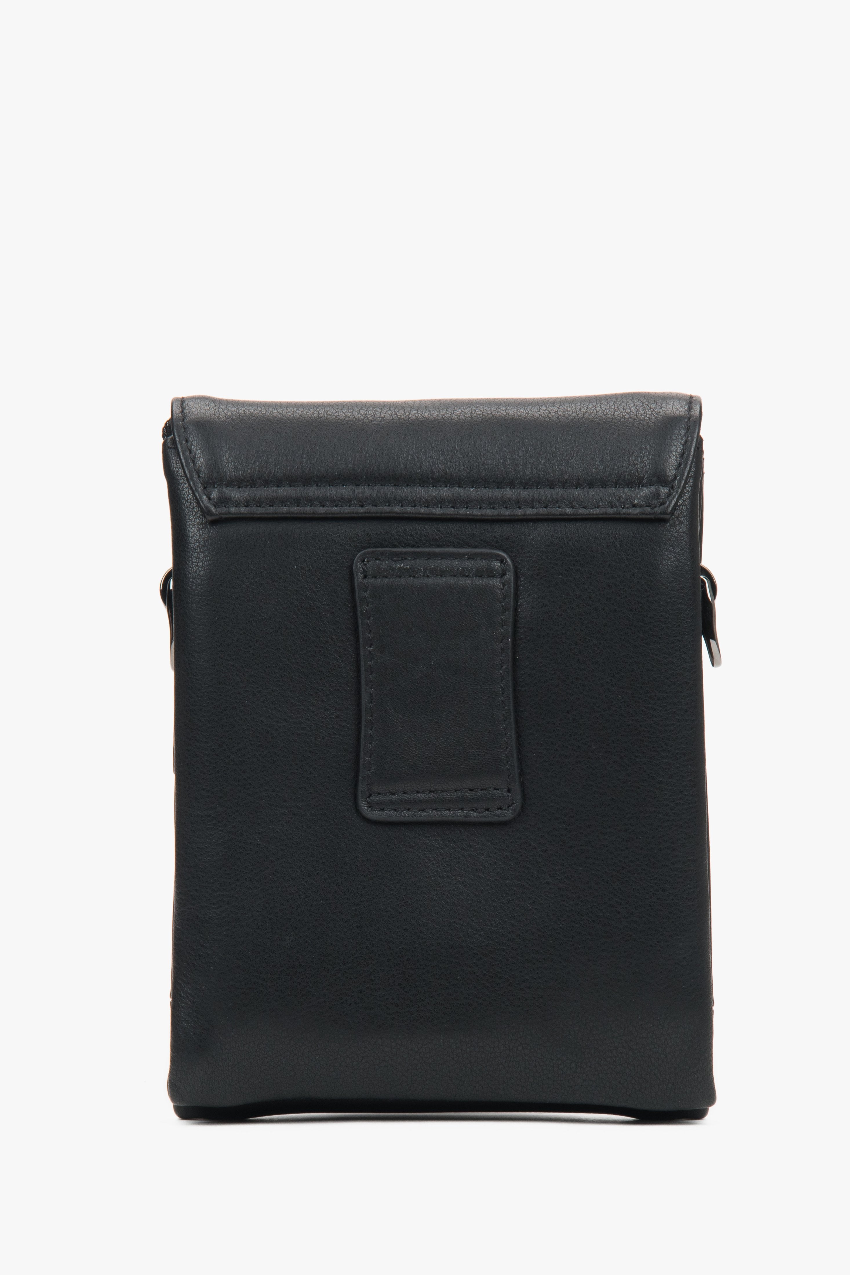 Estro – black genuine leather tablet bag.