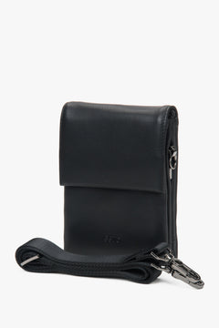 Black genuine leather tablet bag Estro.