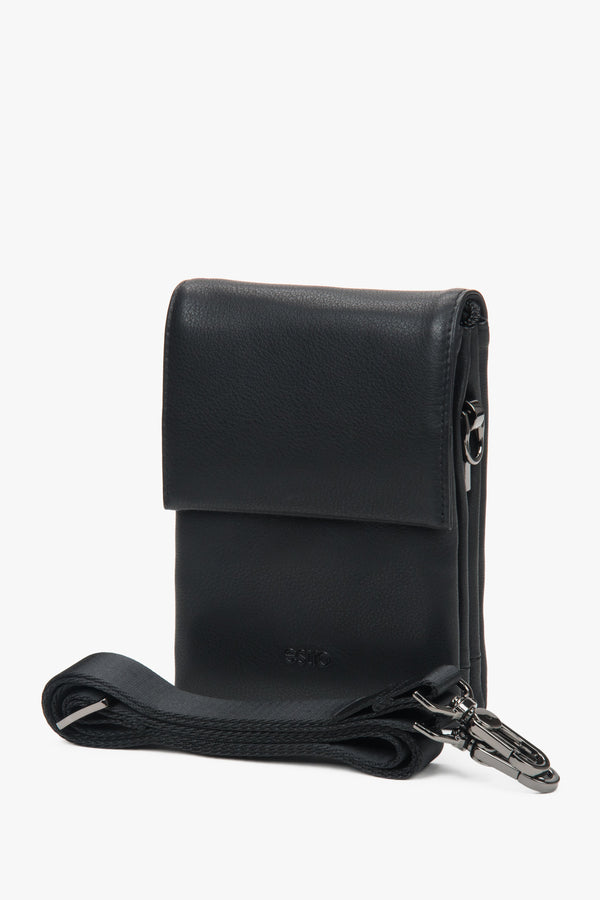 Black genuine leather tablet bag Estro.