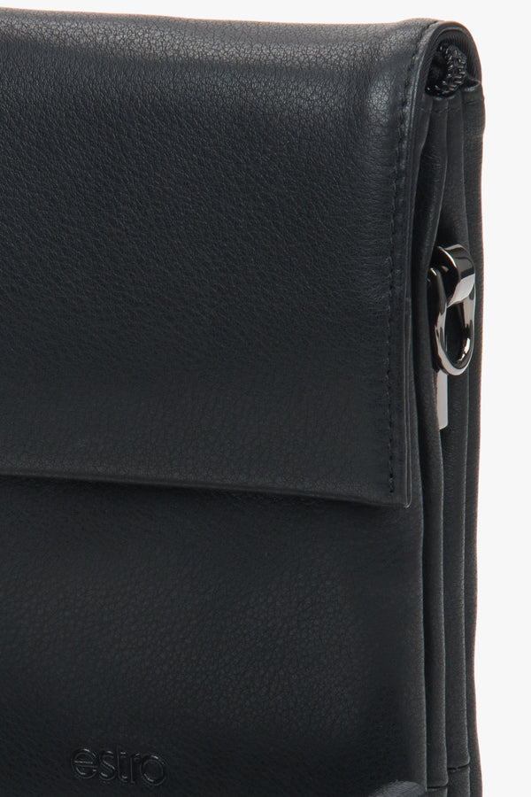 Black Estro tablet bag, made of genuine leather.