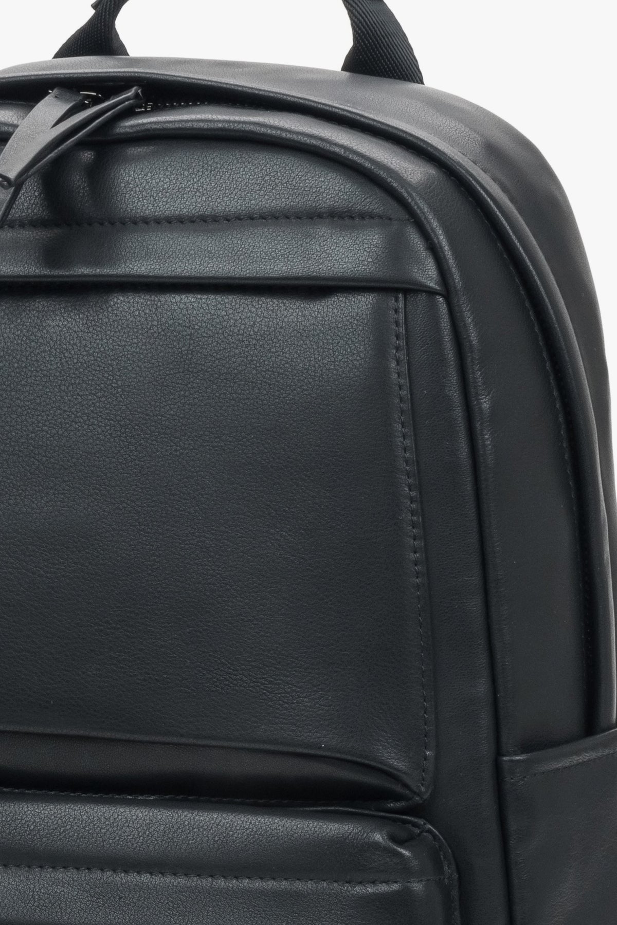 Black men’s city backpack Estro, made of genuine leather.