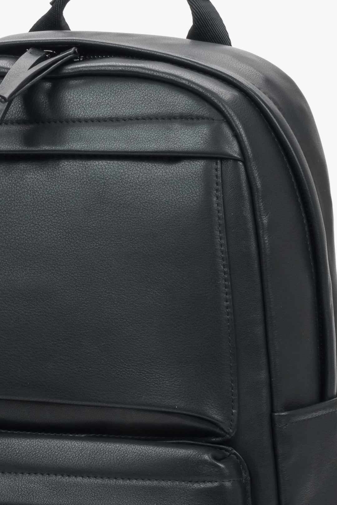 Black men’s city backpack Estro, made of genuine leather.