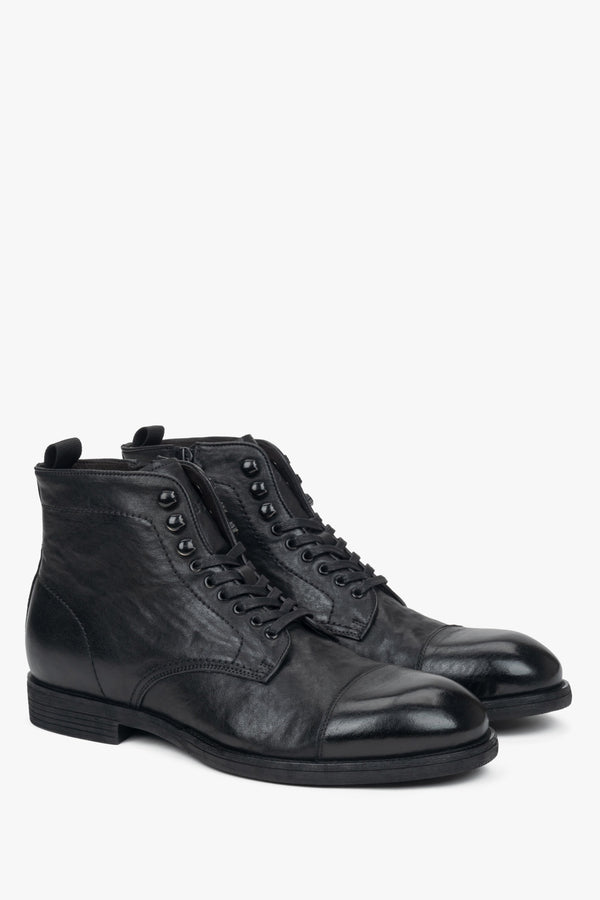 Men’s black leather laced-up ankle boots by Estro.