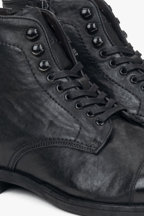 Laced-up men’s ankle boots in black leather, designed by Estro - details.