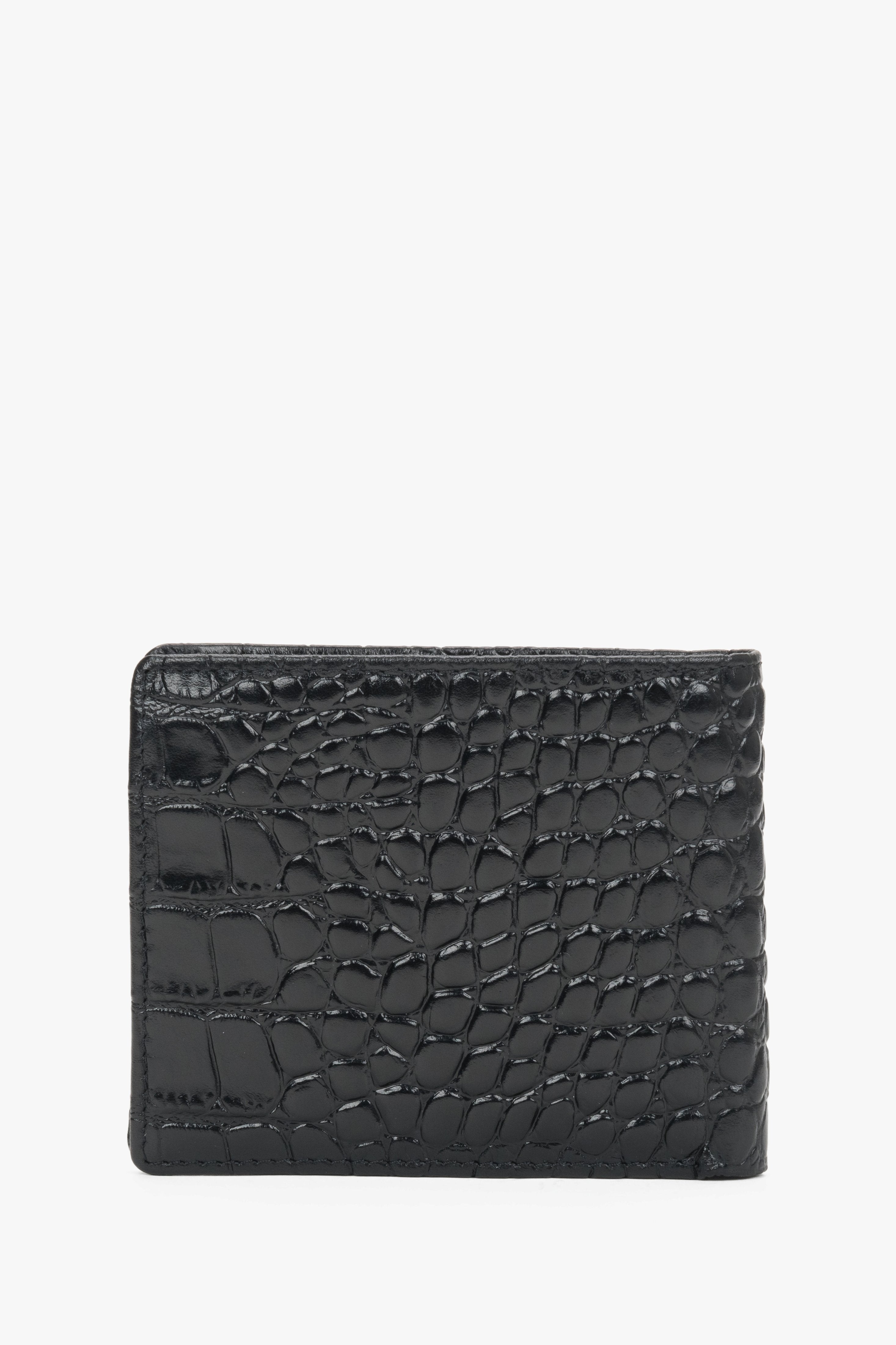 Men’s black leather wallet with crocodile-embossed pattern.
