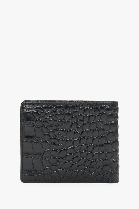 Men’s black leather wallet with crocodile-embossed pattern.
