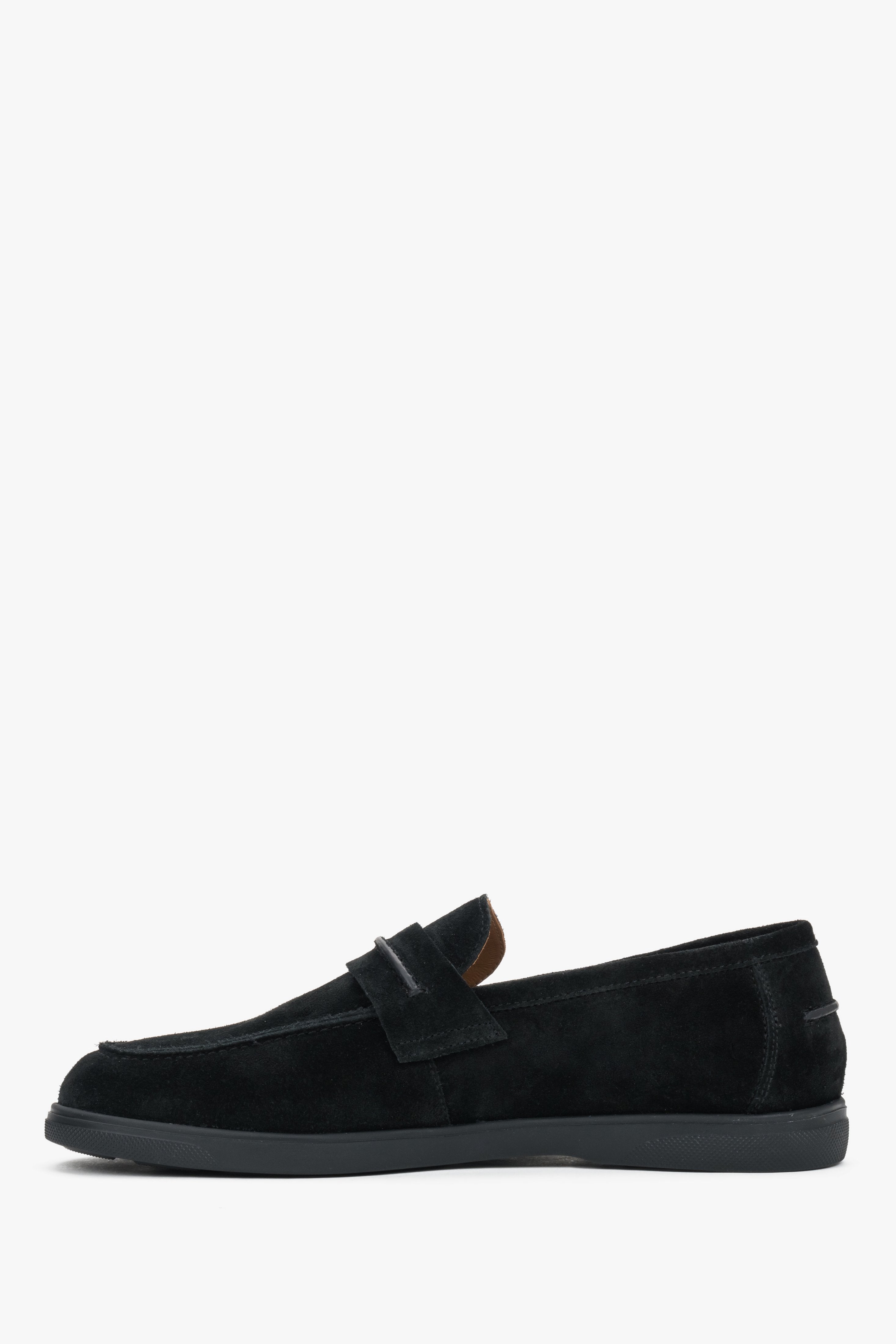 Black men’s slip-on loafers with a lightweight EVA sole.
